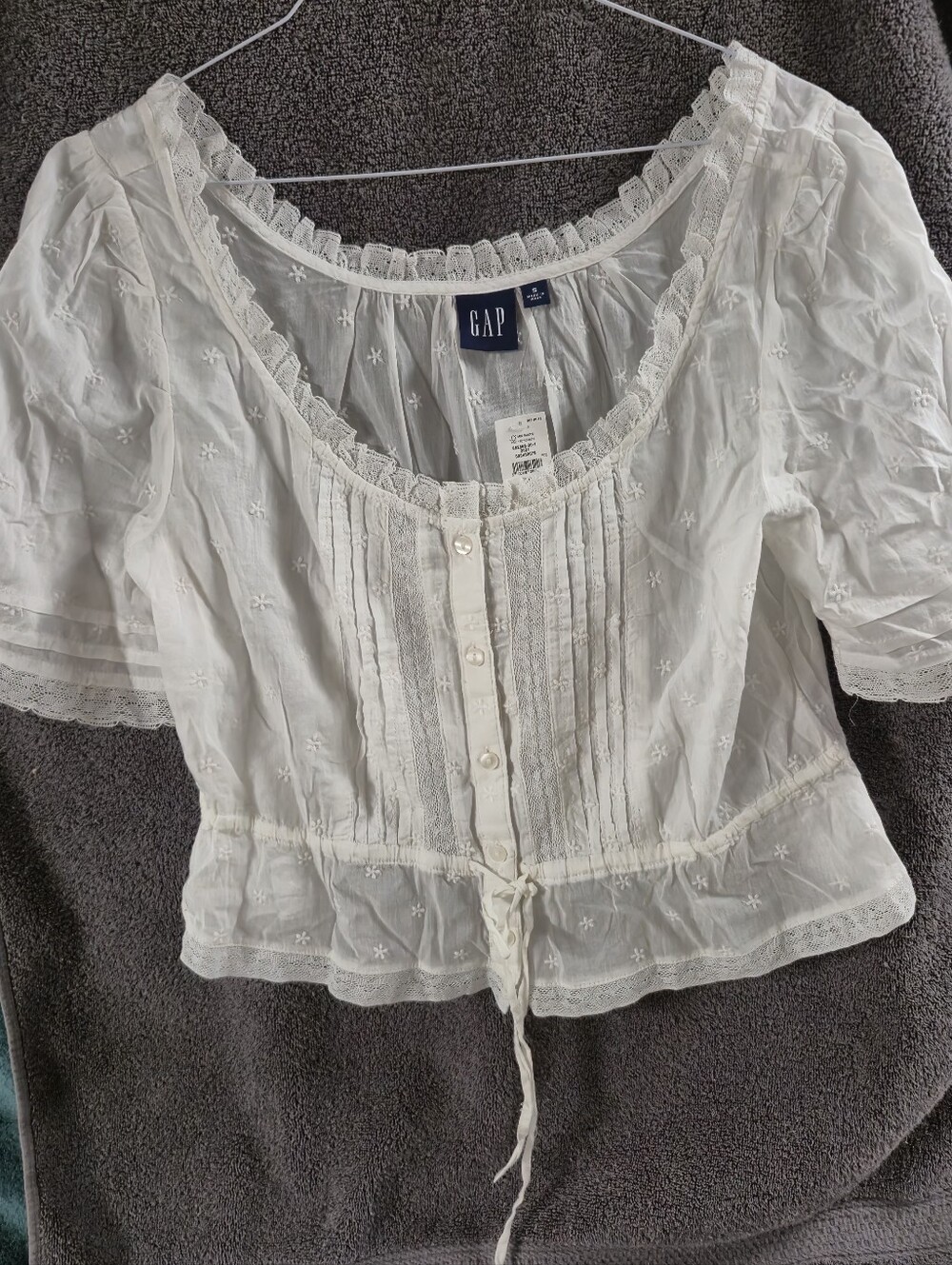 GAP White Eyelet Lace Peasant Blouse